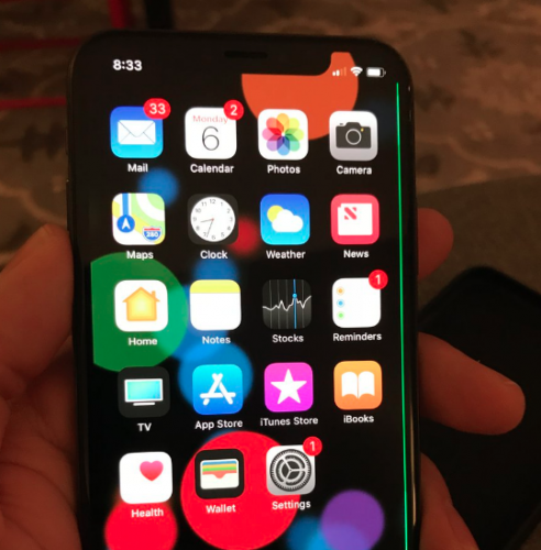 Появилось желтое пятно на экране iphone 11