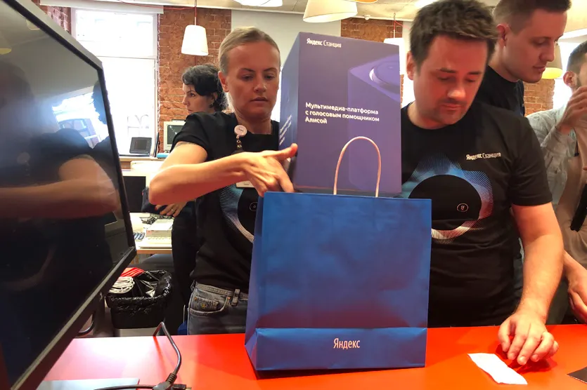 «Яндекс.Станцию» можно купить уже сейчас. Но перекупщики задрали цену в три раза