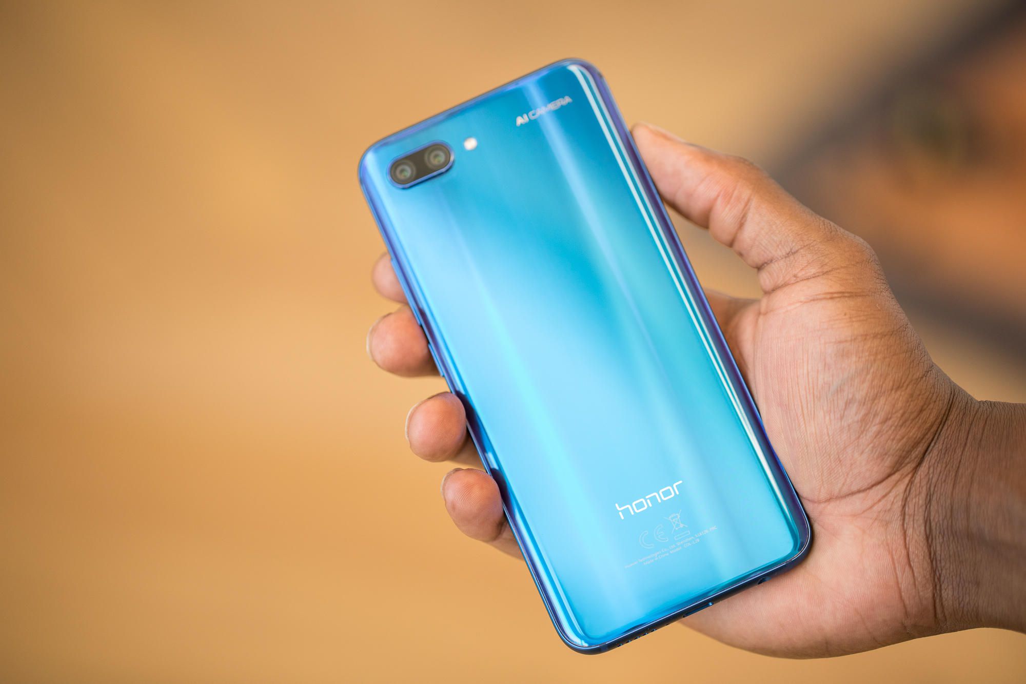 Huawei Honor 10 рекламируют вообще везде. Тут – 9 его главных минусов —  Палач | Гаджеты, скидки и медиа