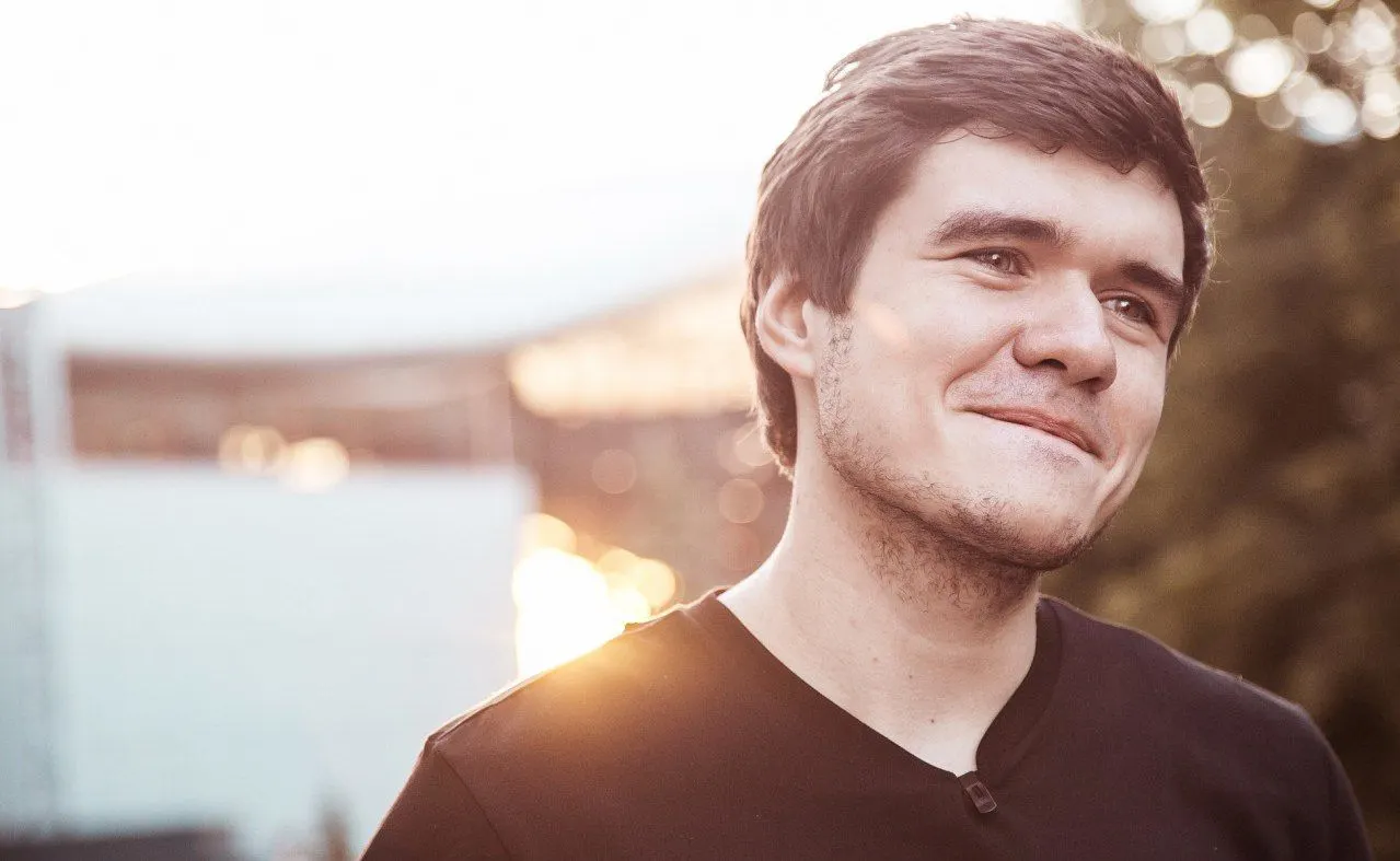 BadComedian не продает рекламу. Почему это странно