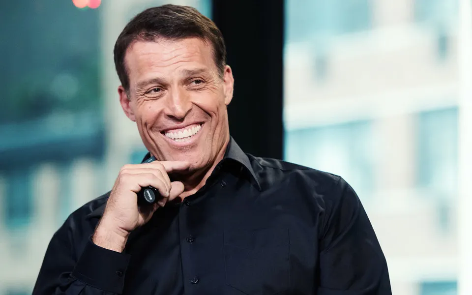 «Зачем Тони Роббинс, если есть „Бизнес молодость“?» Топ-твиты о гениальном аферисте и его идеях