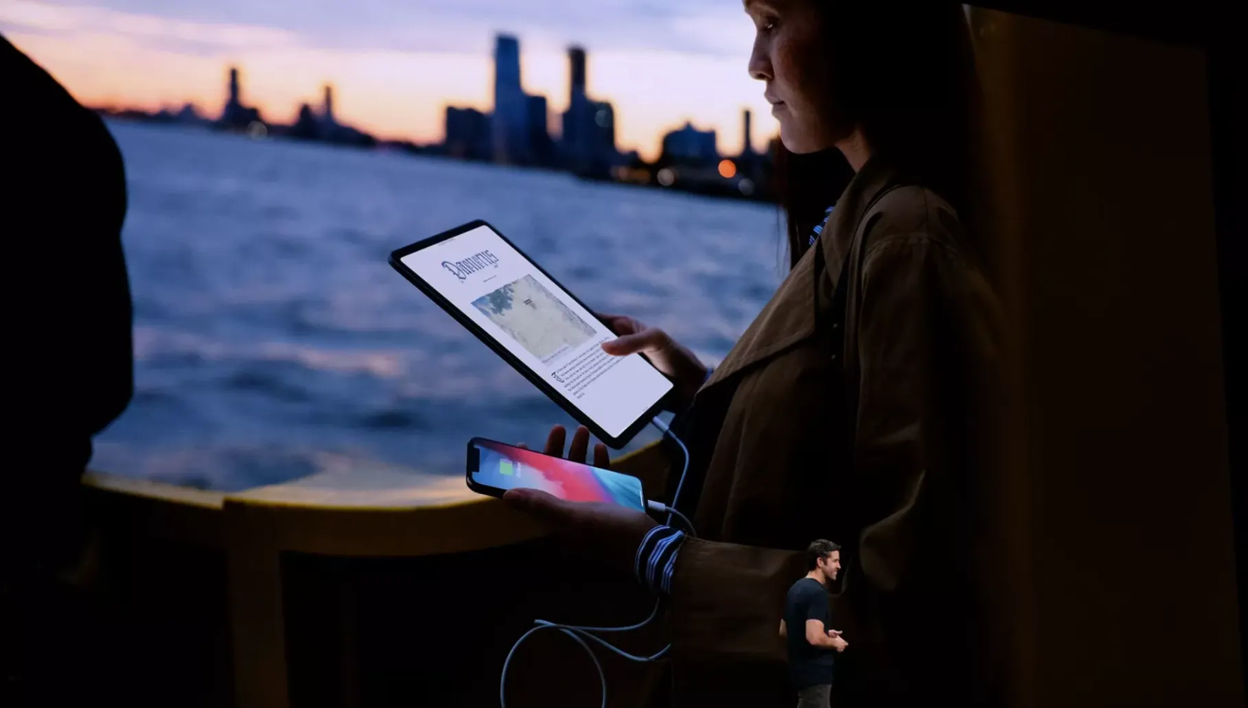 iPad Pro 2018 – это пауэрбанк. Им можно заряжать iPhone и всякую мелочь