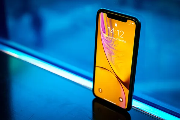 iPhone XR правда круто держит заряд. На уровне Galaxy Note 9