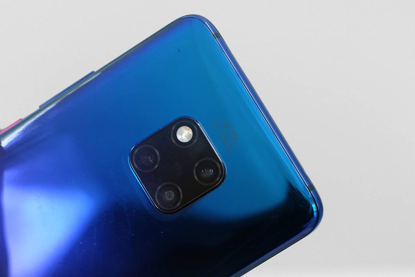 Презентованы дорогущие Huawei Mate 20 и Mate 20 Pro. Там лучшие камеры на  рынке — Палач | Гаджеты, скидки и медиа