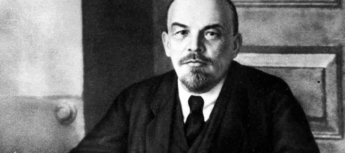 В мавзолей предложили положить резинового Ленина. Как же полыхает у коммунистов!