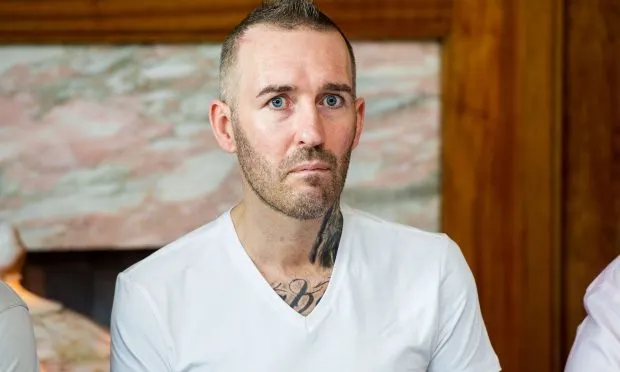 Парализованный футболист Фернандо Риксен чуть не умер из-за ошибки медсестры. Его просто положили на спину