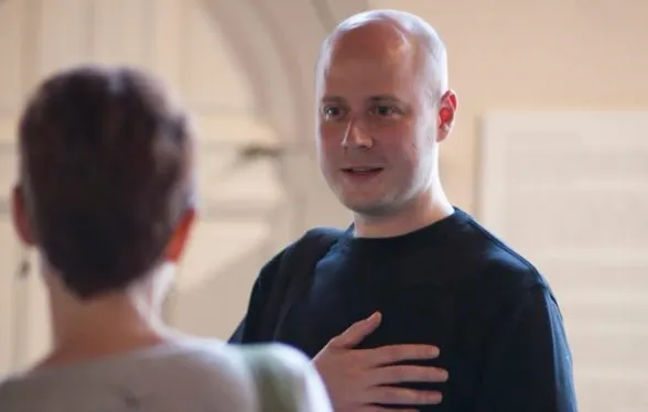 Программист, жопу жены которого трогал Иван Колпаков, уволился из «Медузы»