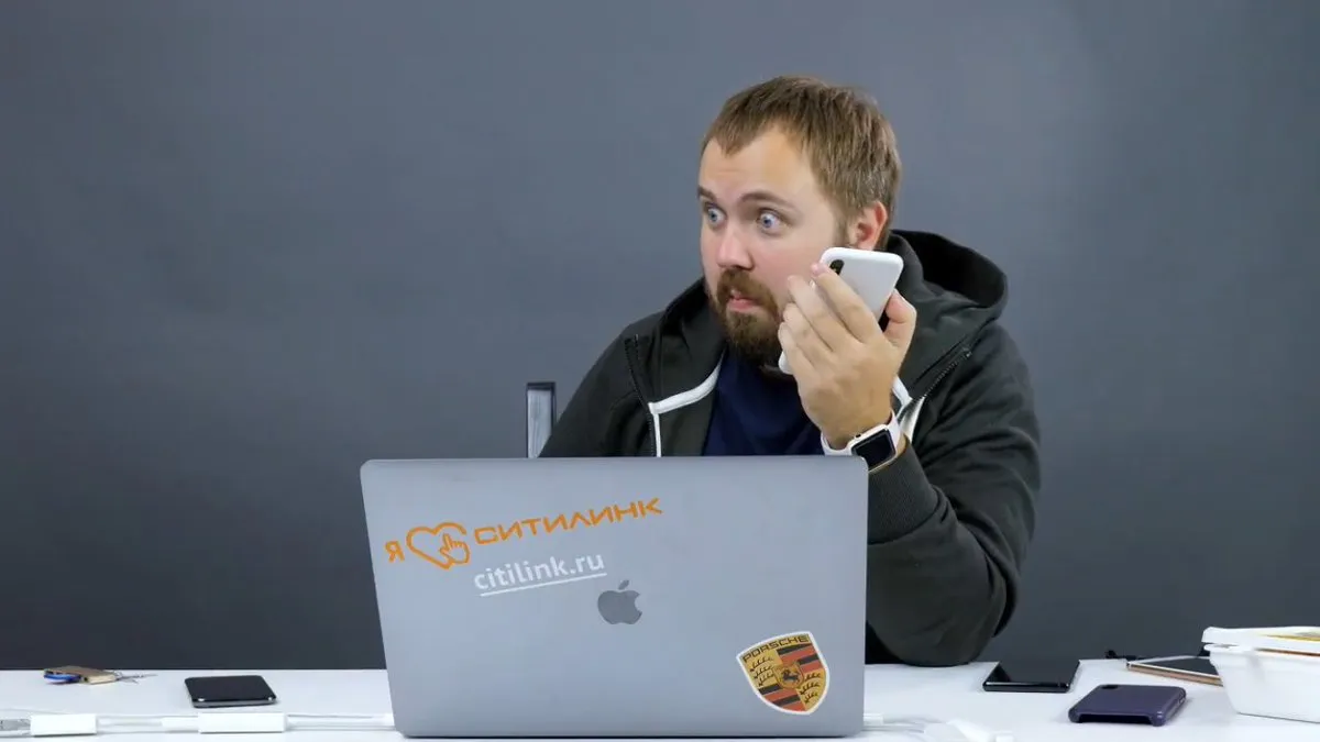 «Как AirPods, но для натуралов». Wylsacom рекламирует гомофобные наушники