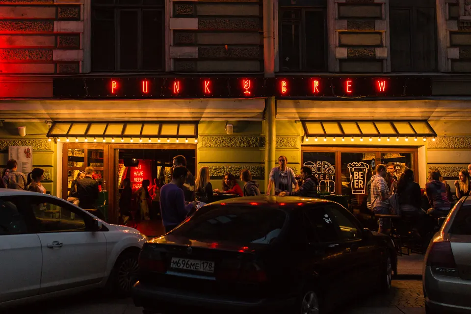 Как правильно пить в Петербурге. Гид по барам на Рубинштейна – лучшие и худшие заведения