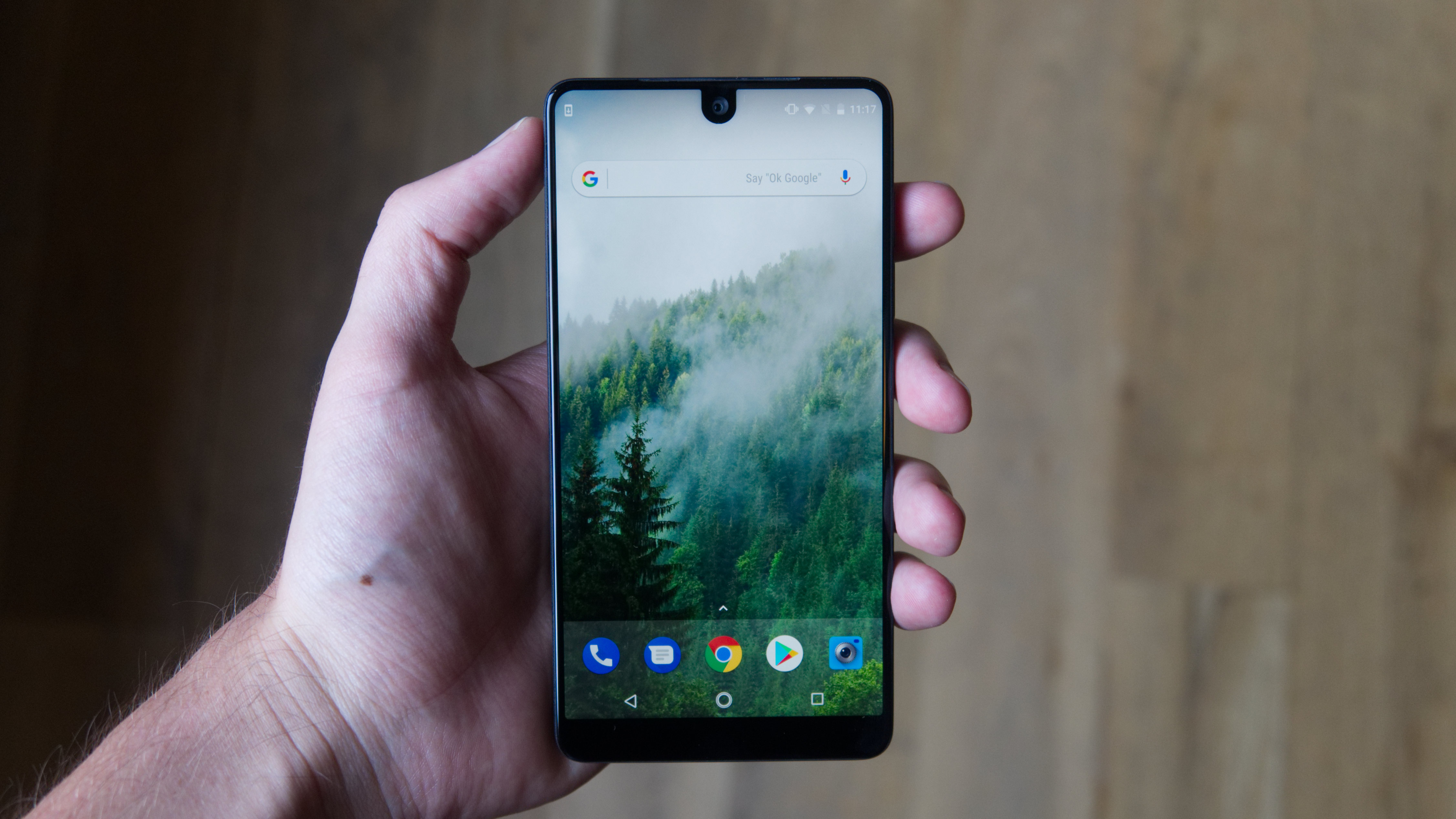 Essential Phone еще жив. Для него выпустили самый бесполезный аксессуар в  мире — Палач | Гаджеты, скидки и медиа