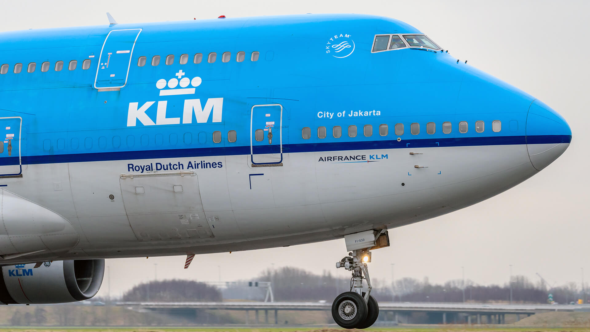 Самолеты нидерландов. KLM – Королевские авиалинии Нидерландов. Самолет KLM. KLM авиакомпания самолеты. Нидерландская авиакомпания KLM.