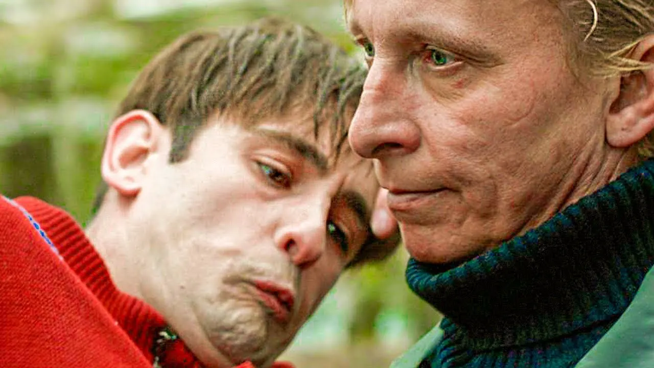 BadComedian казнил «Временные трудности» слабее, чем Антон Долин. Вышел вторичный и скучный продукт