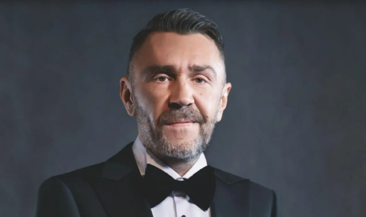 На обложке нового Playboy – Сергей Шнуров в одежде. Сам выпуск – смешной и провальный