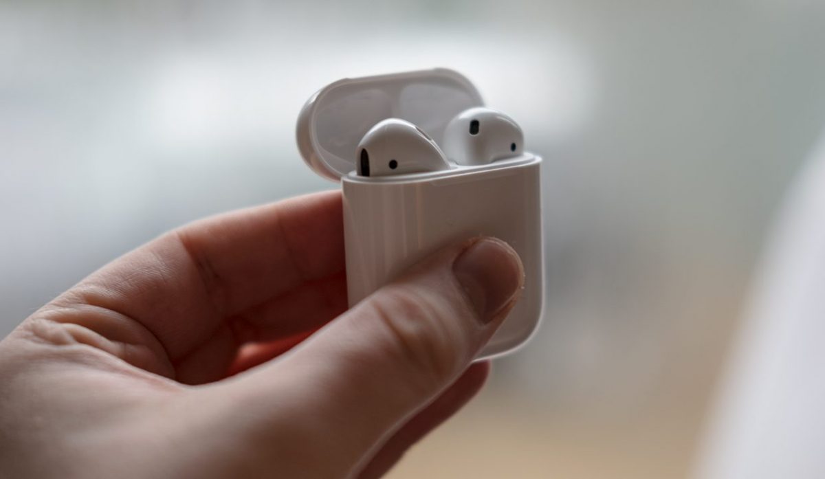 Наклейка на наушники airpods чтобы не пачкались