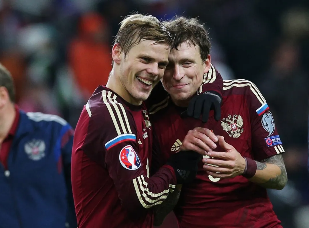 В Петербурге собирают подписи в поддержку Кокорина. И расклеивают плакаты с Сашей