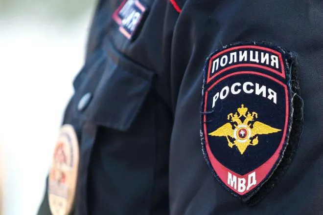 Пьяный коп якобы избил хозяина собаки без намордника. Хованский назвал полицейского героем