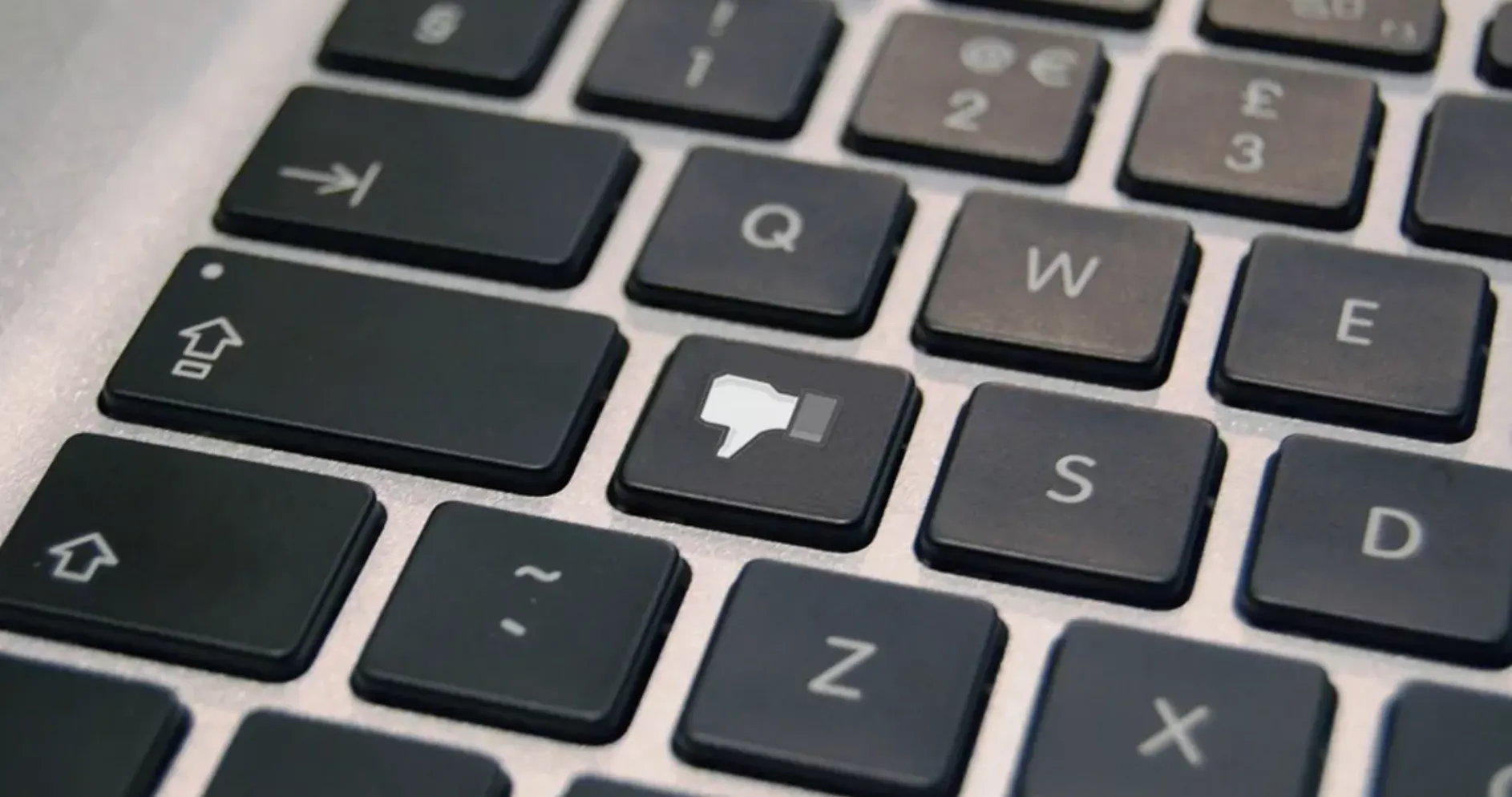 Из YouTube могут убрать дизлайки. Что придумали вместо пальца вниз?