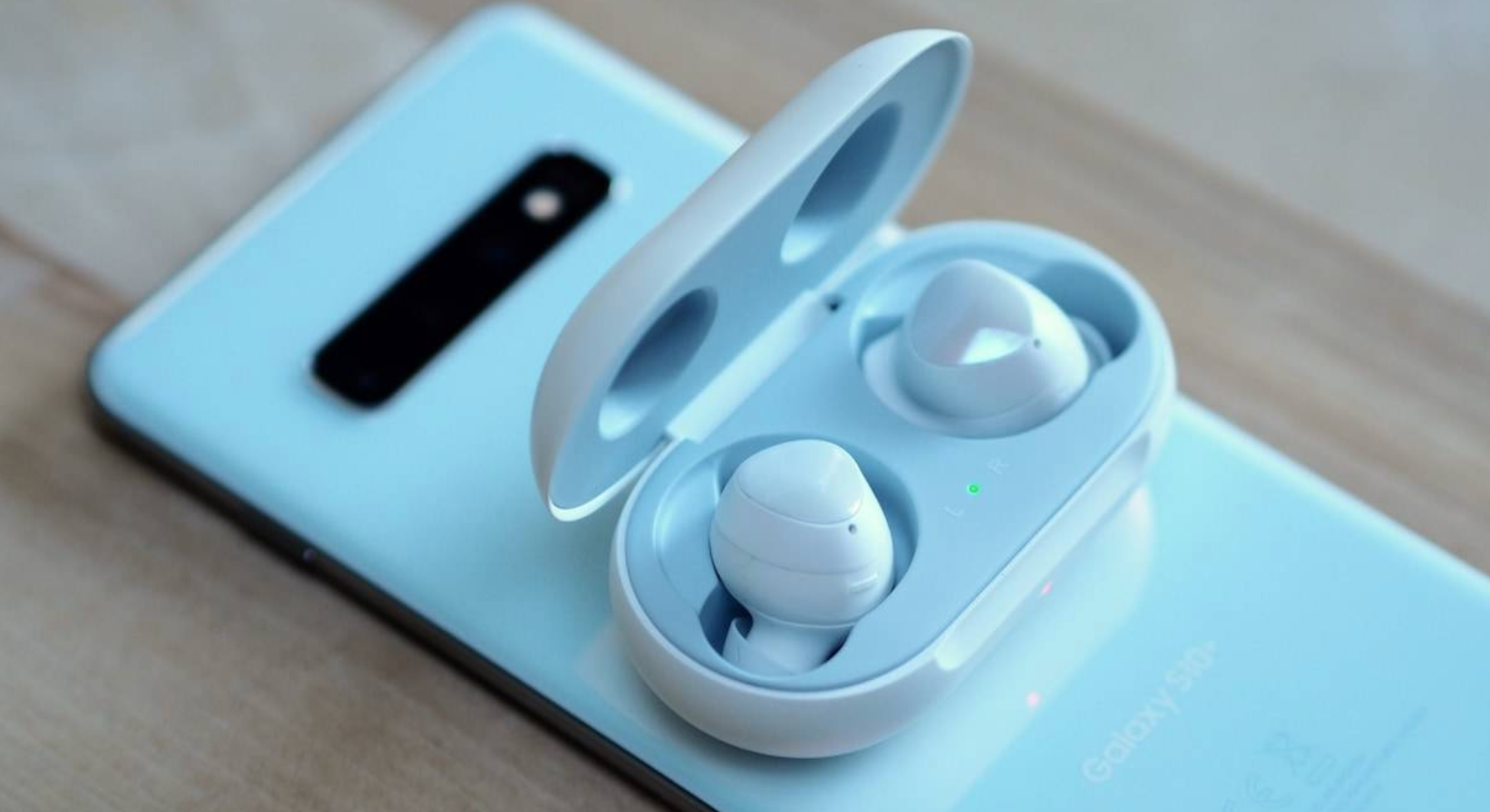 Samsung больше не дарит Galaxy Buds при покупке Galaxy S10. Копии AirPods в  дефиците — Палач | Гаджеты, скидки и медиа