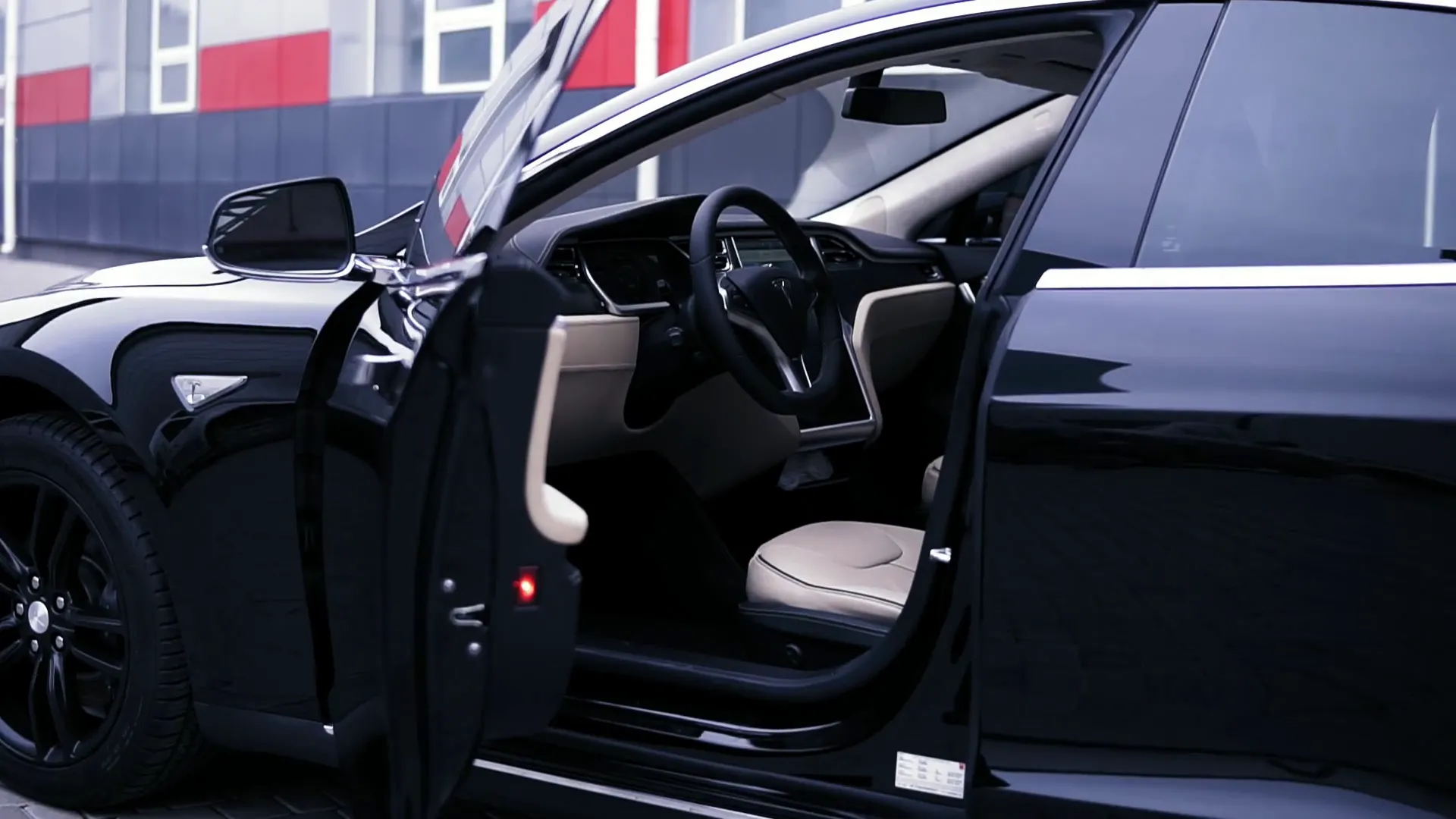 Как Tesla борется с угонщиками? Простая функция, которая не оставляет шансов ворам