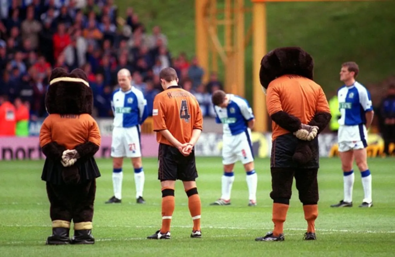 Лучший твиттер 2019 года уже придумали. В нем собирают фотки маскотов во время минуты молчания