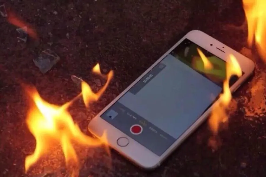 Зарядка от смартфона убила троих парней. Их последние минуты жизни – сплошной кошмар