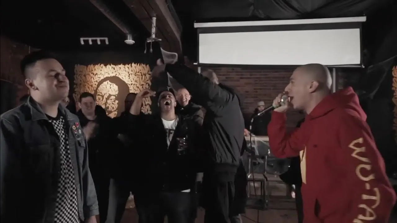 Скоро финал Versus Fresh Blood 4. Кто победит – голуби Оксимирона или тигры Смоки Мо?