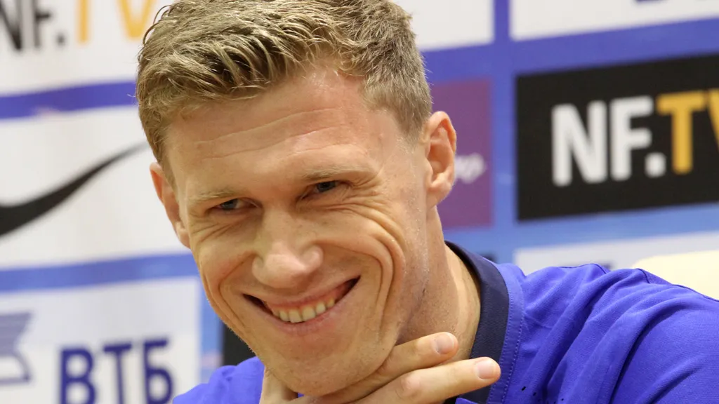 «Смешно, когда темнокожий выступает за сборную». Футболиста Погребняка обвинили в расизме, но он просто дурачок