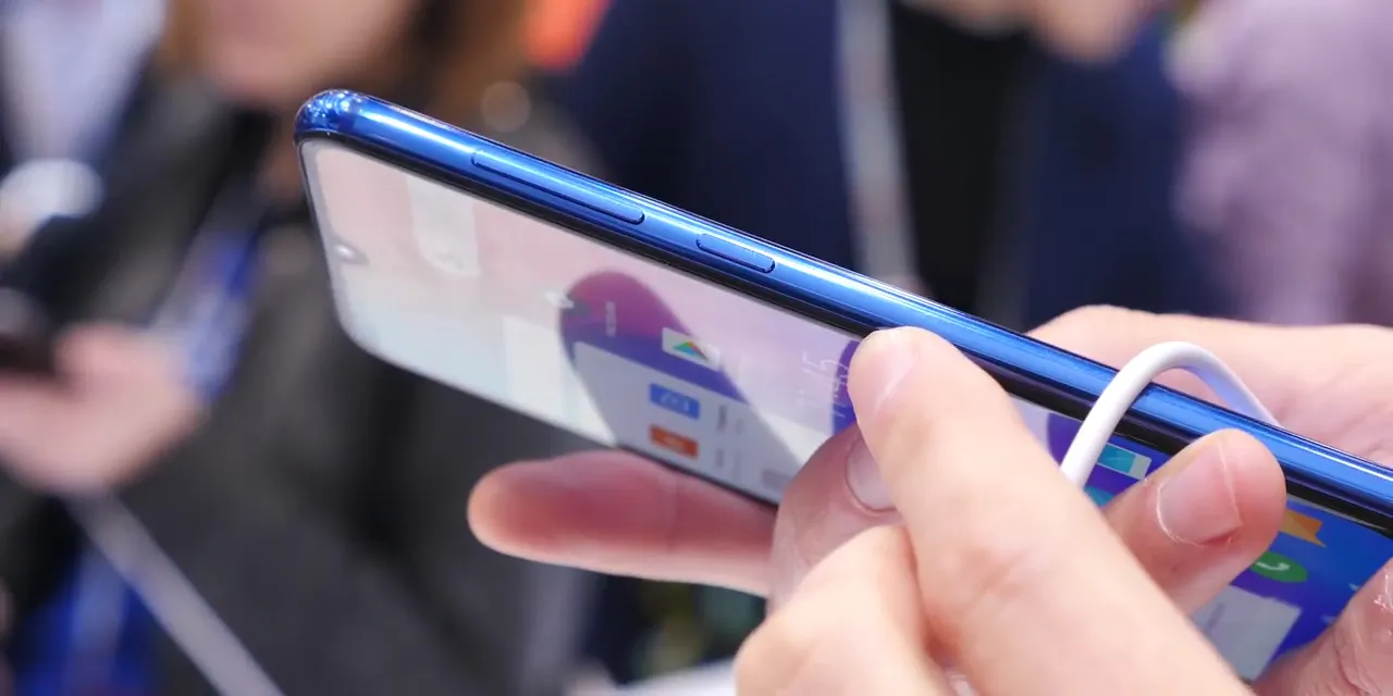 Xiaomi Mi 9 SE все-таки появится за пределами Китая. Может, купить его сейчас?