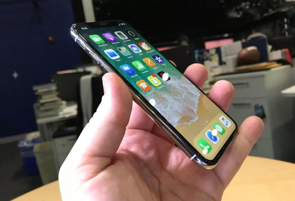 Щелкает дисплей iphone xs