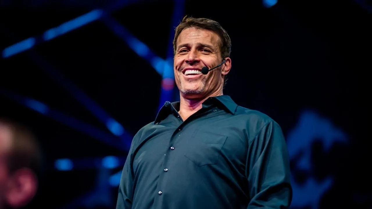 Тони Роббинса обвинили в сексуальных домогательствах – есть куча пруфов. Его карьере конец?