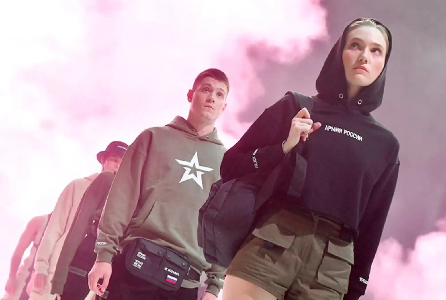 Тимати показал коллекцию одежды с Армией России. Оригинал уже нашли на AliExpress