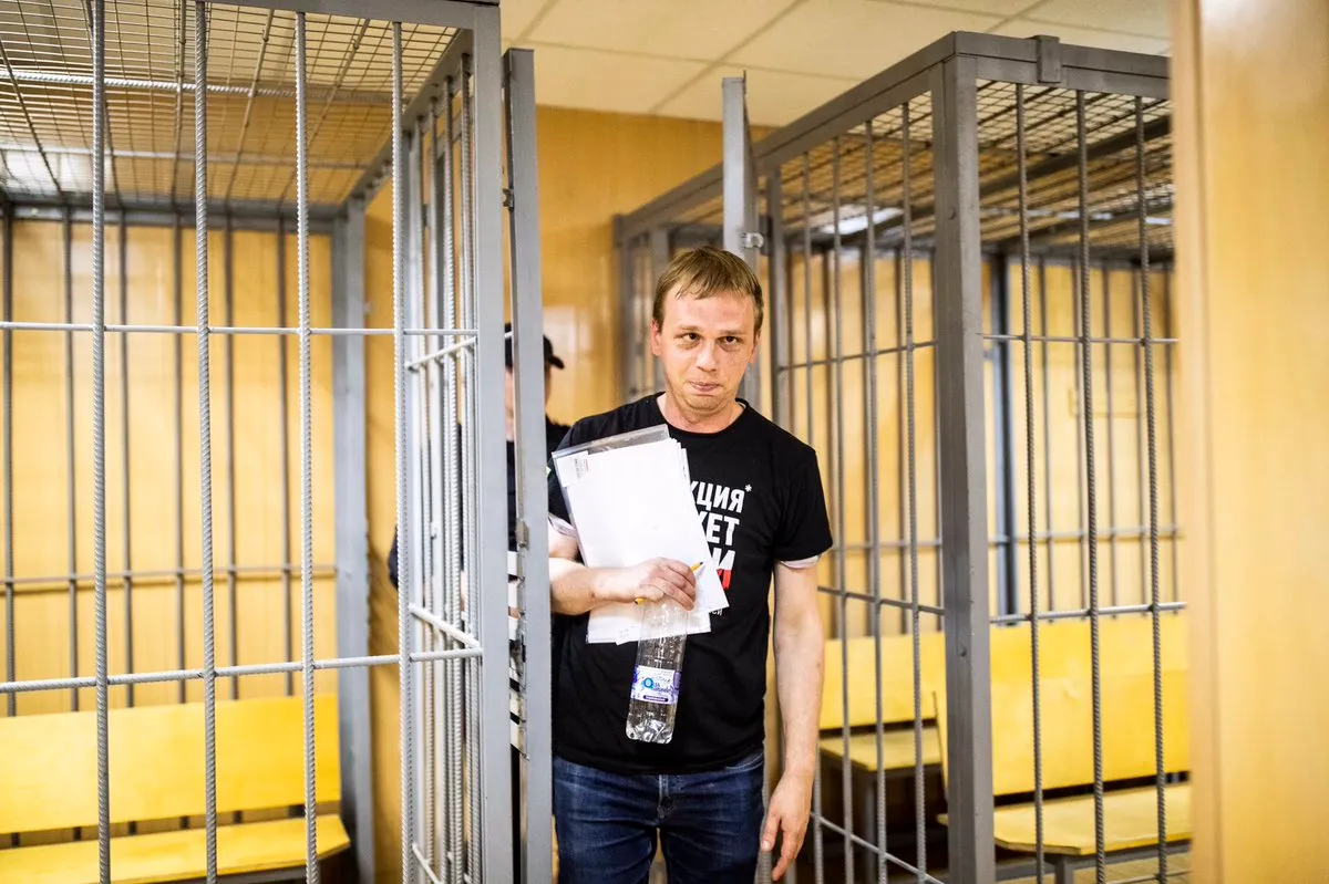 «Свободу Голунову!» Оксимирон и другие отреагировали на домашний арест для журналиста Meduza