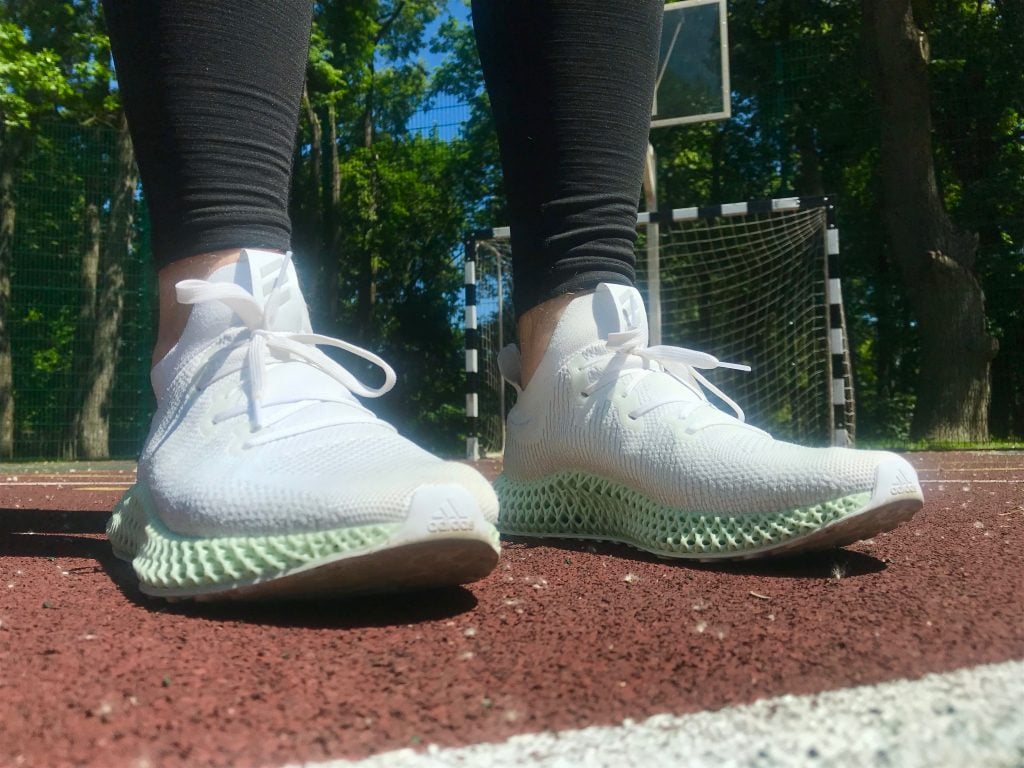 Мы протестировали ALPHAEDGE 4D. Это кроссовки adidas c подошвой,  напечатанной на 3D-принтере — Палач | Гаджеты, скидки и медиа