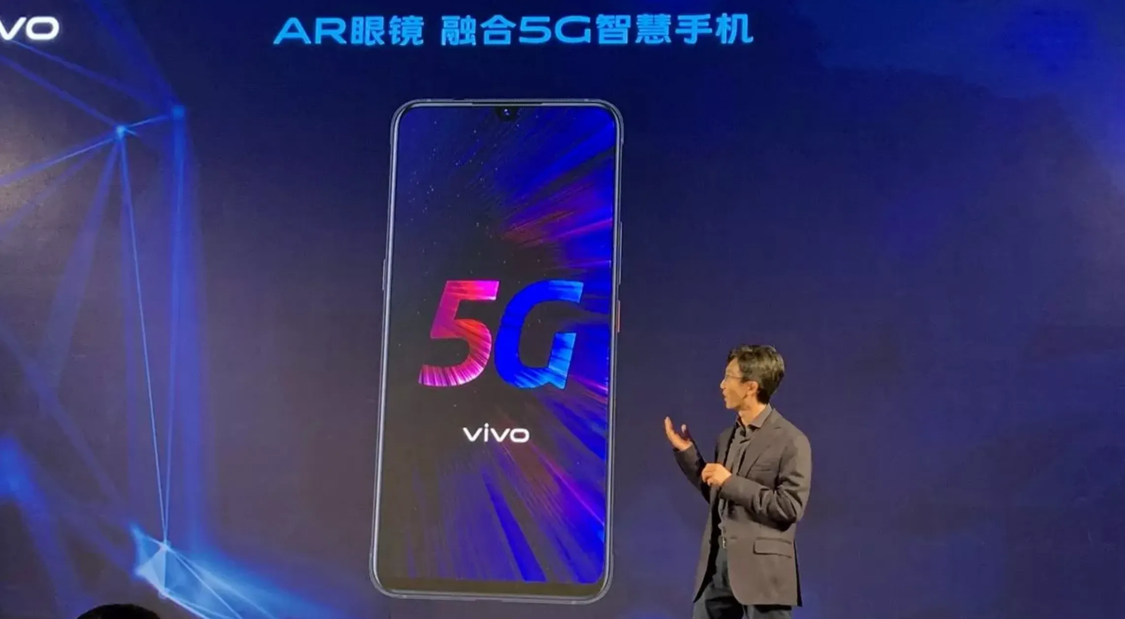 Vivo презентовала смарт IQOO. У него самая быстрая зарядка в мире