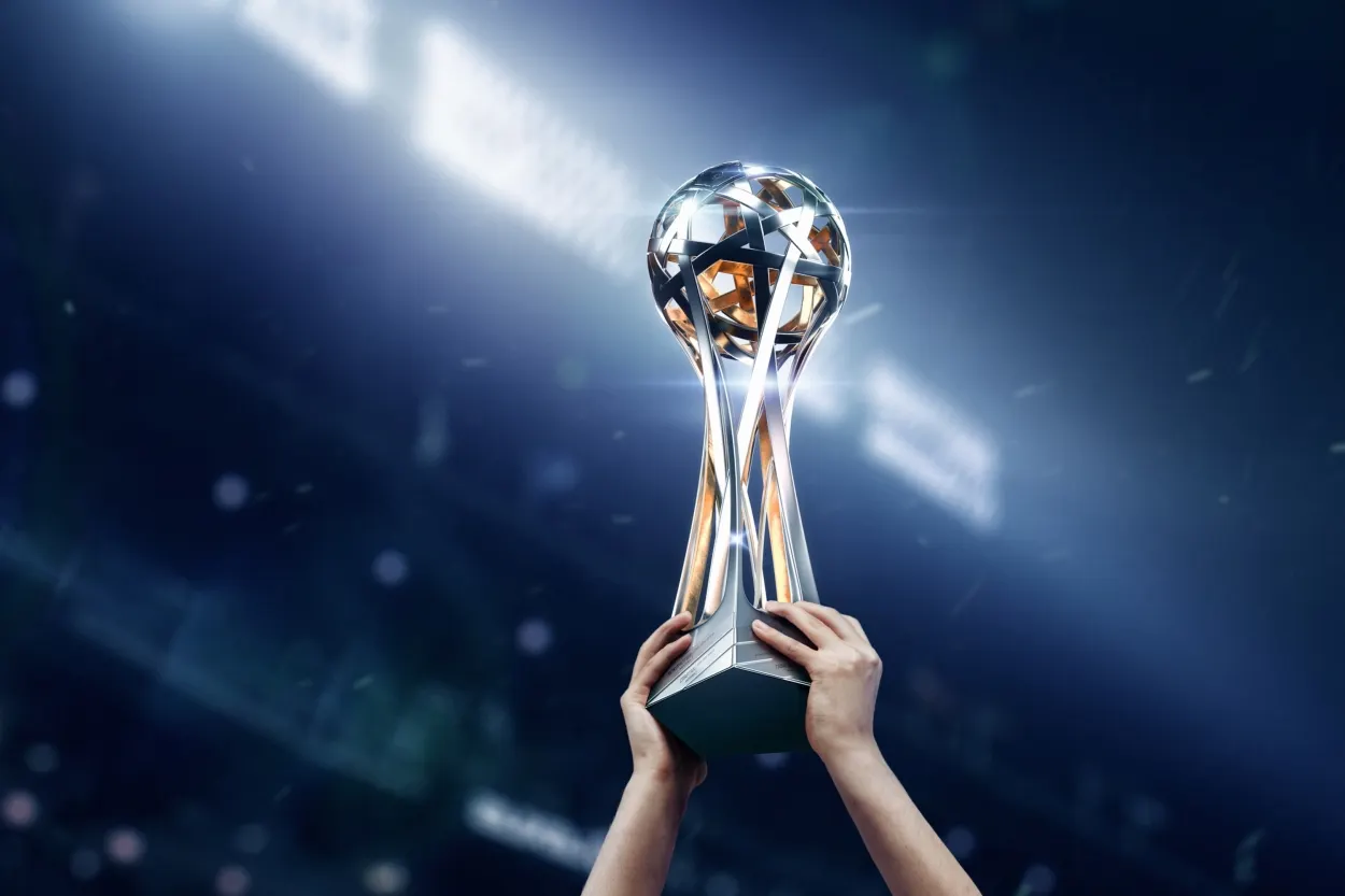 В чемпионате России по футболу новый кубок. Его сделала Студия Артемия Лебедева