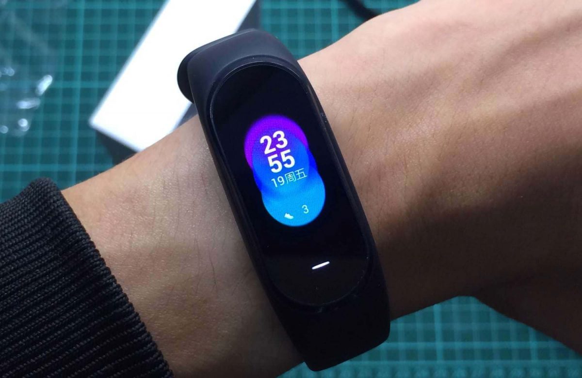 Не показывает смайлы mi band 4