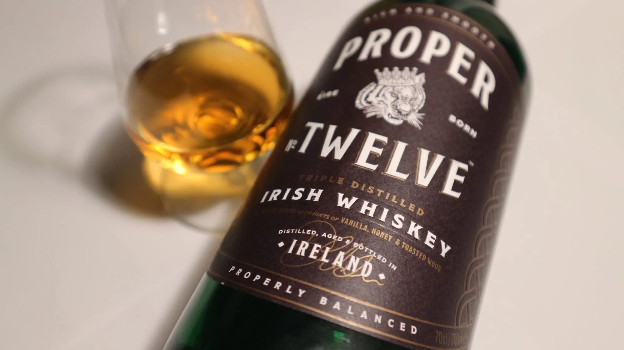 Виски Конора Макгрегора приедет в Россию осенью. Сколько будет стоить Proper Twelve?