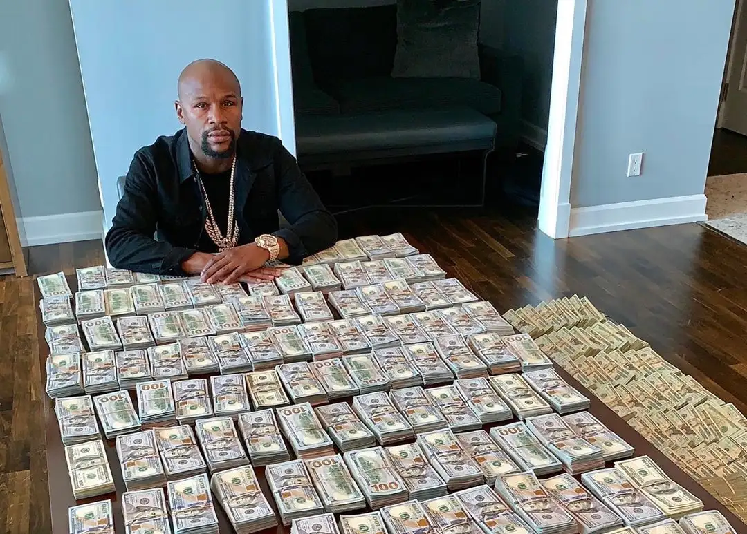 Флойд Мэйуэзер заработал $2,2 млн за 10 секунд. Способ максимально крысиный