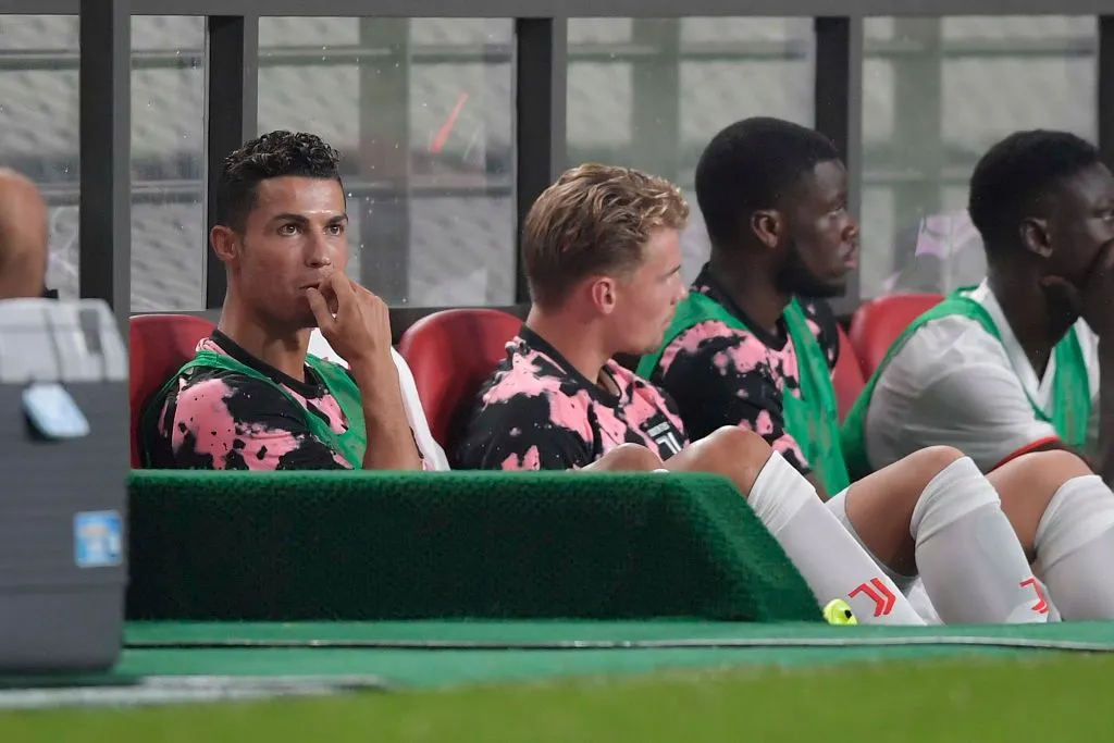 Криштиану Роналду не вышел на поле в товарищеском матче. Корейцы жутко обиделись и требуют деньги за моральный ущерб