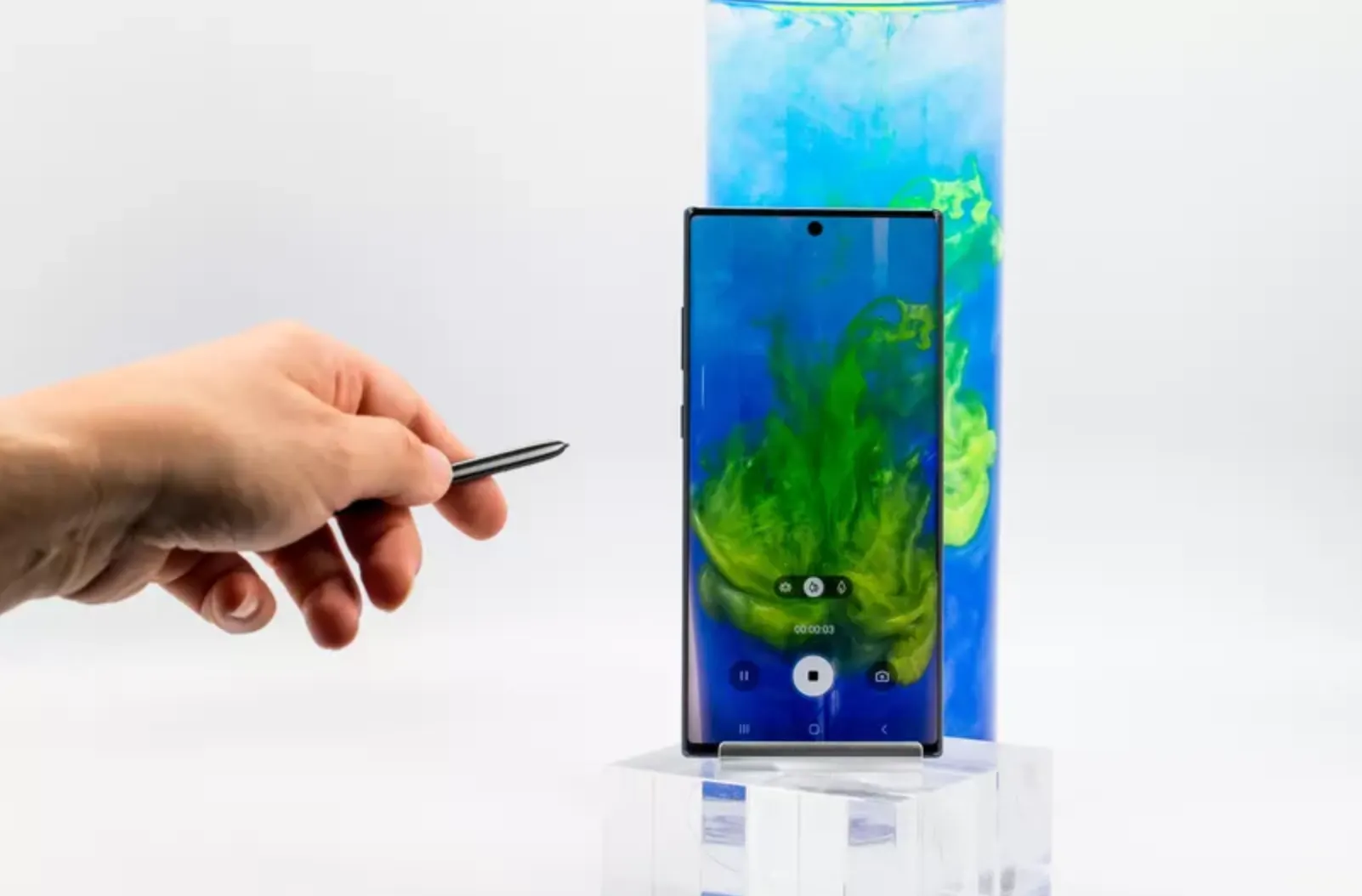 Презентованы Samsung Galaxy Note 10 и 10+. Флагманы с тройной камерой, новым стилусом и без разъема для наушников