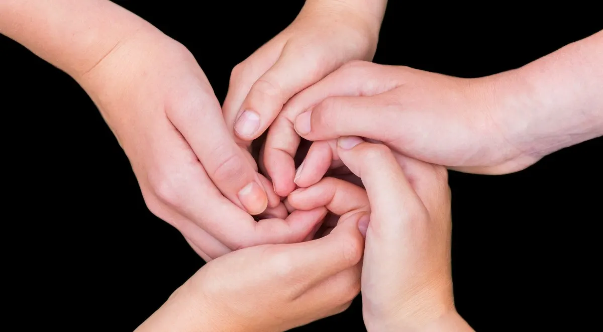 Мужчину заставили выплатить штраф из-за жеста. Средний палец ни при чем – что произошло?