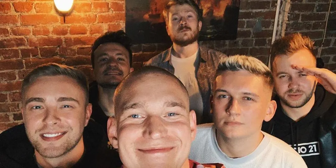 Ресторатора хейтят за «Versus Стол» с Егором Кридом и Поперечным. Но Тимарцев все делает правильно