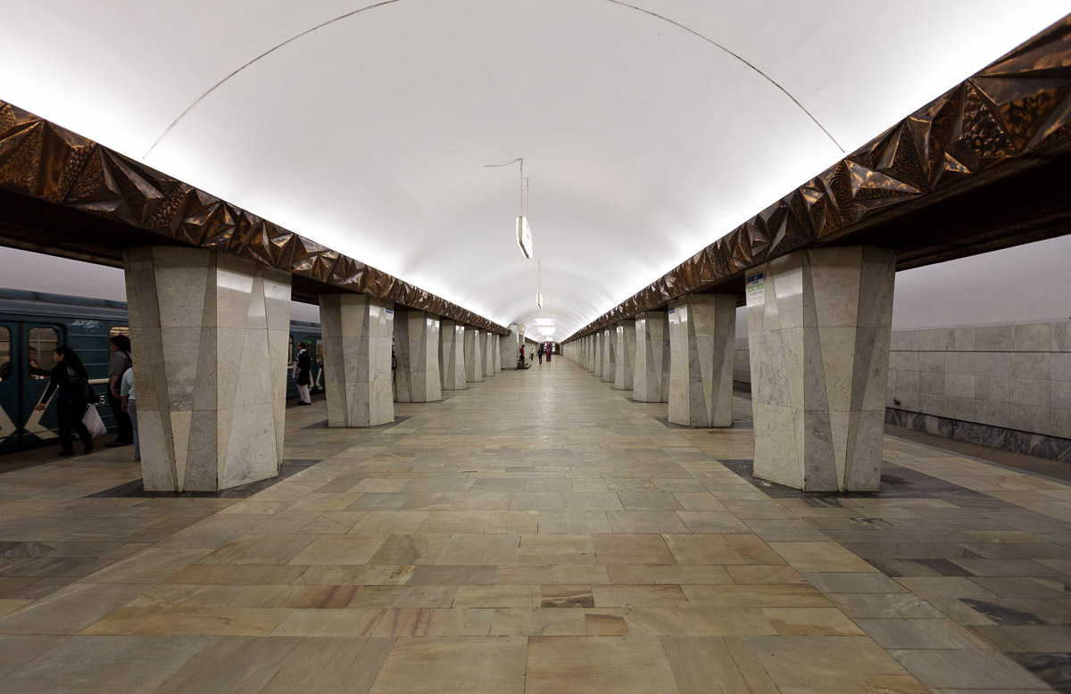 станция метро кузнецкий мост в москве