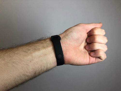 Можно ли спать с часами на руке mi band