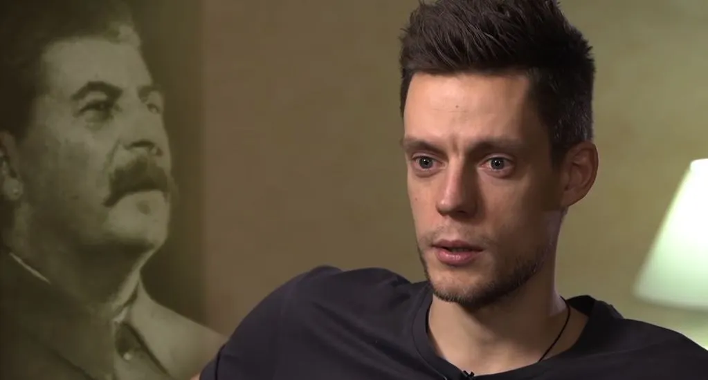 «Прийти могут в любой домик». Юрий Дудь произнес политическую речь на премии GQ