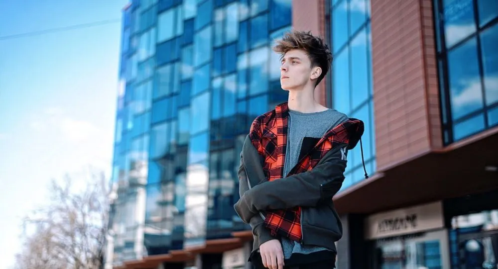 Влад Бумага уничтожил фейковый iPhone XS Max. И опять украл идею