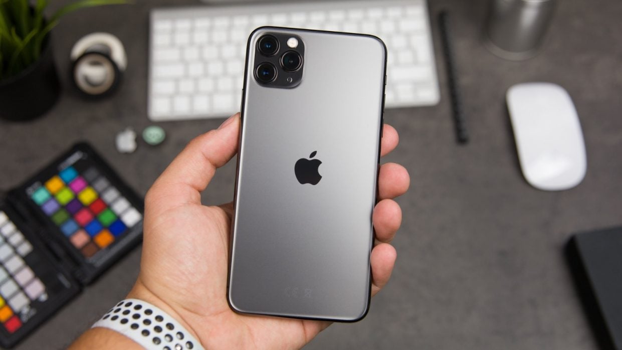 Год назад iPhone 11 Pro Max казался дорогим и неуклюжим. Стоит ли брать  сейчас? — Палач | Гаджеты, скидки и медиа