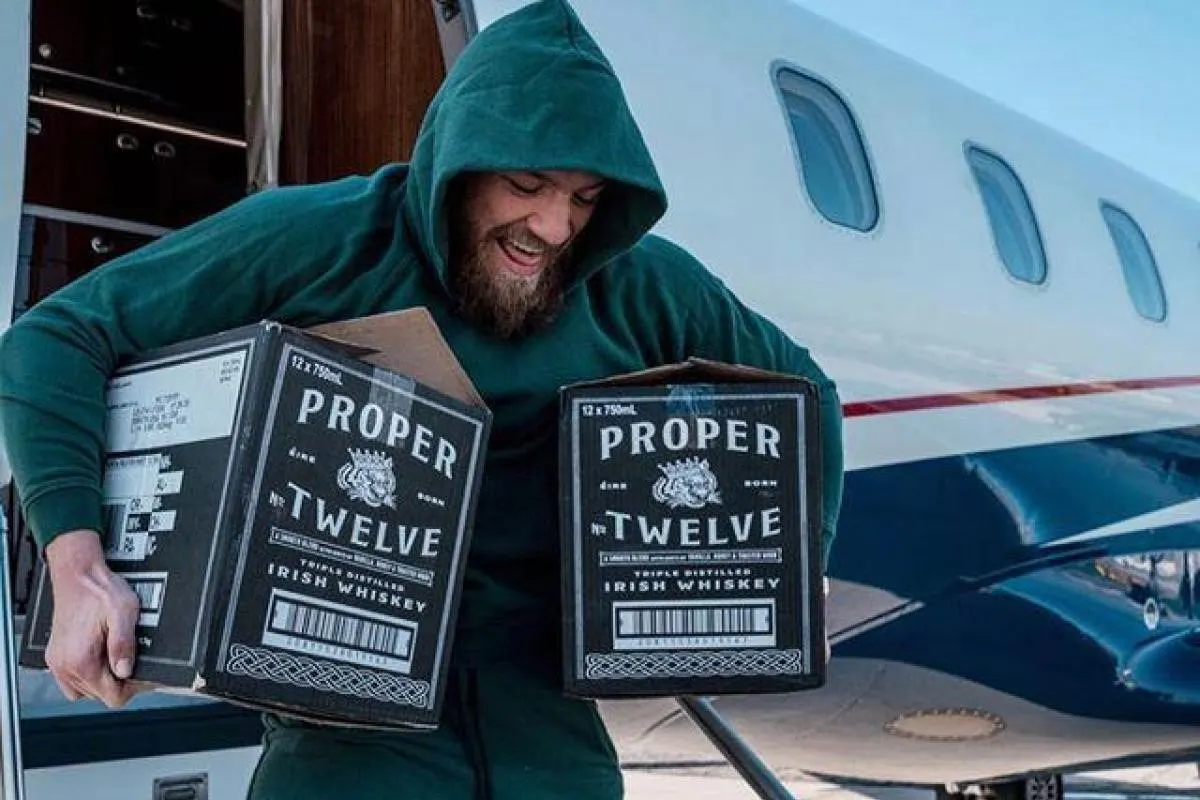 Виски Конора Макгрегора уже продают в России со скидкой. Где купить Proper Twelve?