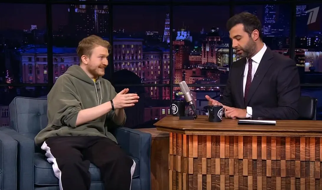 У Поперечного на «Вечернем Урганте» вырезали шутку про МВД. Комик заявил, что это нормально