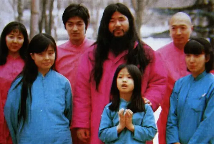 «Аум Синрике» пугала всех концом света. И едва не устроила его в Токио